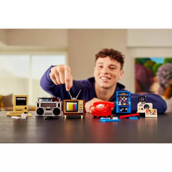 Max Retro Collection Blind-Box Building Brick Capsule (Styles May Vary)